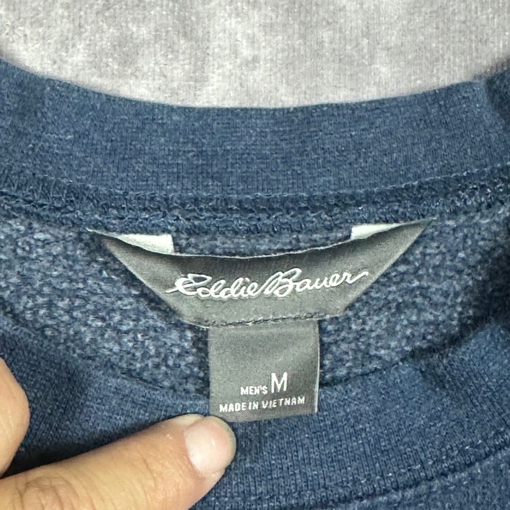 Eddie Bauer Men M Navy Blue Bear Graphic Crewneck Sweatshirt PNW Logo Gorpcore - Picture 4 of 7